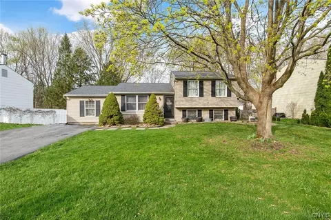 4054 Marlton Cir, Salina, NY 13090