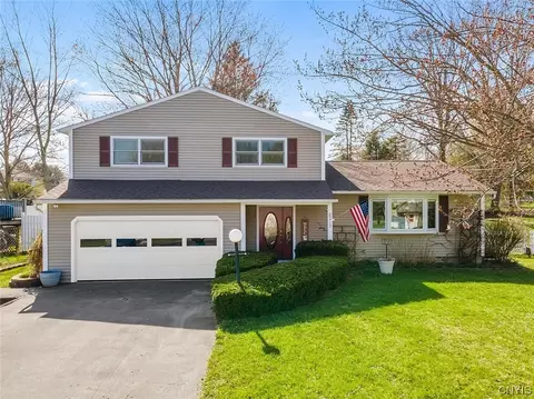 8213 Dexter Pkwy, Lysander, NY 13027