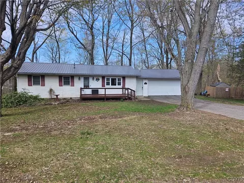 90 Lewis St, Pulaski, NY 13142
