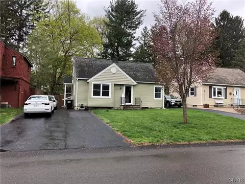 203 Homewood Dr, Fayetteville, NY 13066