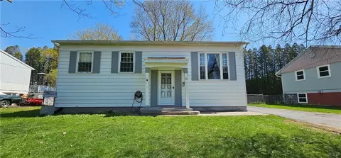 12 Dawn Dr, Cortland, NY 13045