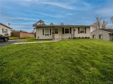518 Deerwood Rd, Utica, NY 13502
