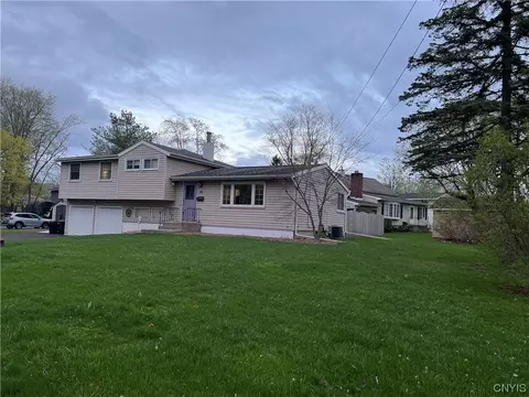 22 Blueberry Rd, Liverpool, NY 13090