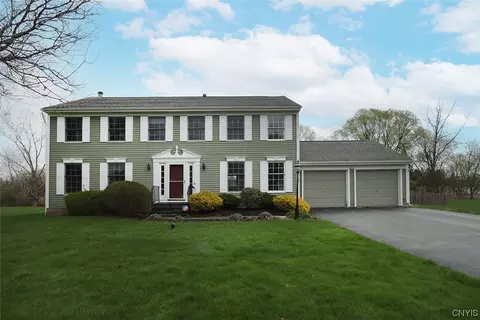 8222 Turnstone Dr, Manlius, NY 13104