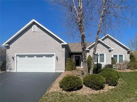 3709 Pegasus Cir, Syracuse, NY 13209