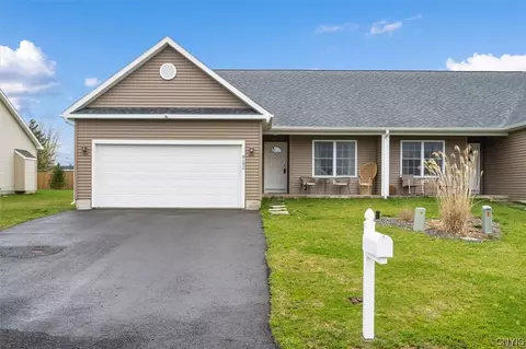 8192 Rachel Ct, Bayberry, NY 13090