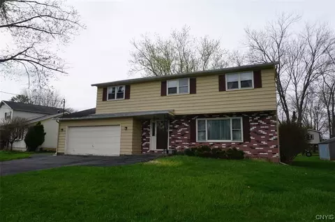 4069 Elaine Cir, Liverpool, NY 13090