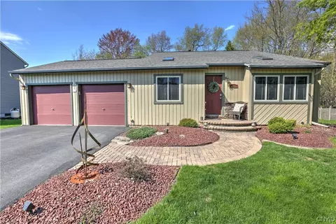 4277 Carmel Dr, Liverpool, NY 13090