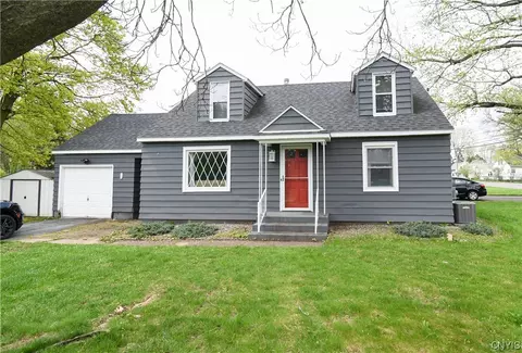 100 Lynn Dr, Salina, NY 13212