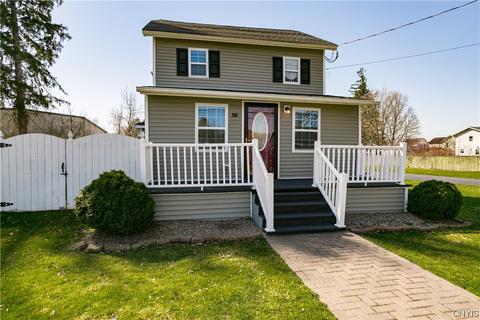 56 Elizabeth St, Lysander, NY 13027