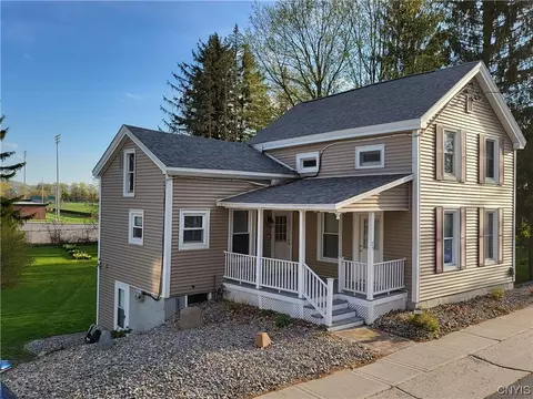 25 Elm St, Tully, NY 13159