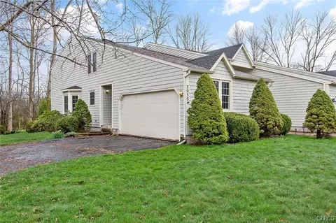3055 Amesbury Dr, Lysander, NY 13027