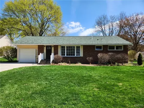 607 Leroy Rd, Syracuse, NY 13212