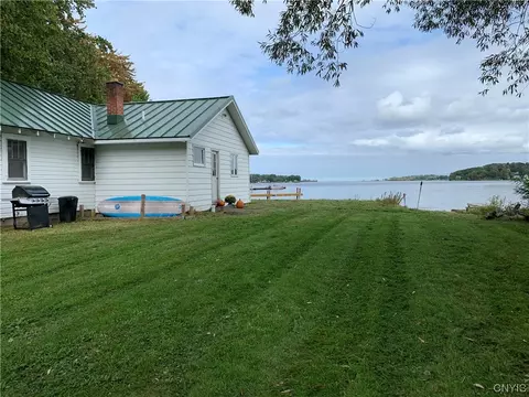 14404 W Bay Rd, Sterling, NY 13156