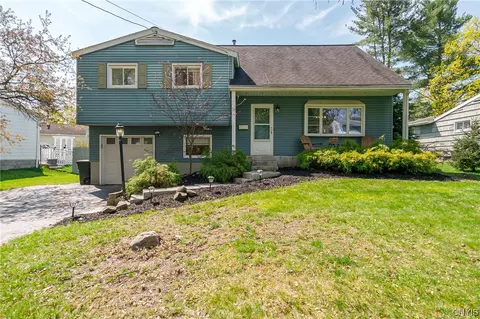 14 Cardinal, Liverpool, NY 13090