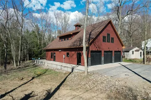 82 Cove Dr, Sandy Creek, NY 13145