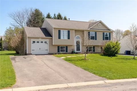 5620 Bunbury Ter, Clay, NY 13041