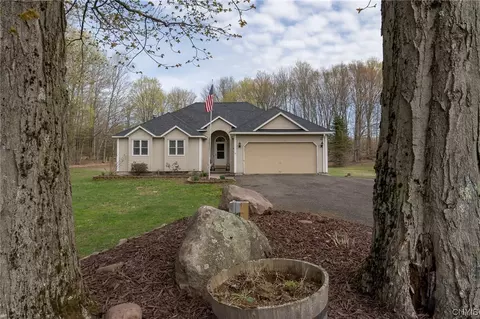 56 Phyllis Ln, Hastings, NY 13076