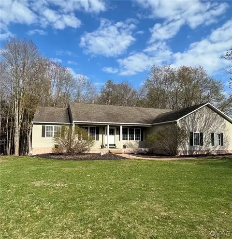 14 Phyllis Ln, Hastings, NY 13076