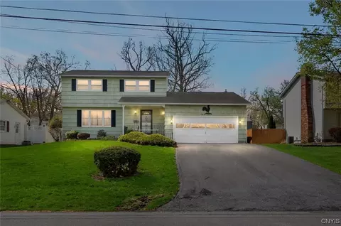 4936 Trivet Dr S, Salina, NY 13088