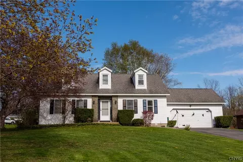144 Valley View Dr, Oswego, NY 13126