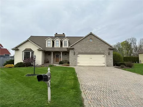 4942 Harvest Ln, Liverpool, NY 13088