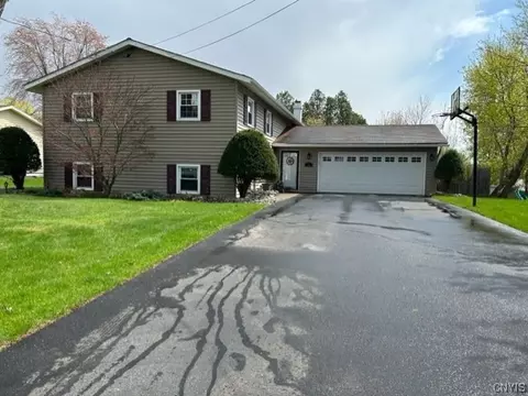 25 Clarion Dr, Whitestown, NY 13492