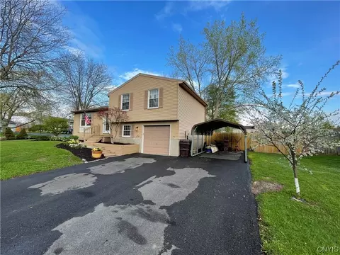 7606 Aster Dr, Liverpool, NY 13088