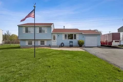 8038 Pickett Ln, Cicero, NY 13039