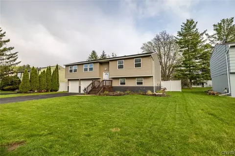 204 Branchwood Dr, Salina, NY 13090