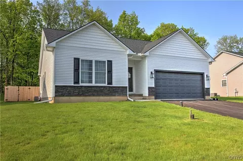 3424 Tall Tree Ln, Lysander, NY 13027
