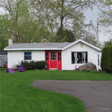 4607 Wilcox Pl, Onondaga, NY 13078