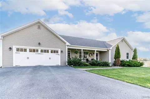 7030 Hunters Crossing Rd, Fabius, NY 13084