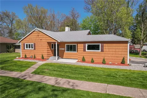 906 Fourth St, Salina, NY 13088