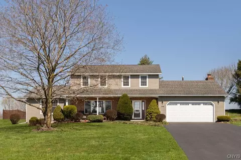 2005 Irene Dr, Lysander, NY 13027