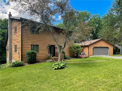 1373 Berry Rd, Lafayette, NY 13084