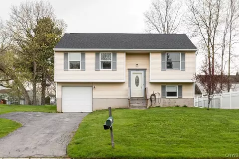 4091 Kidron Ln, Liverpool, NY 13090