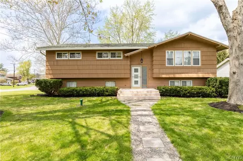 7677 Anchor Dr, Liverpool, NY 13090
