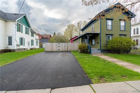 16 Montgomery St, Hamilton, NY 13346