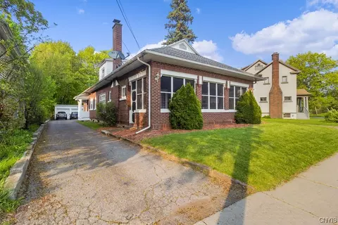 35 Pleasant St, Utica, NY 13501