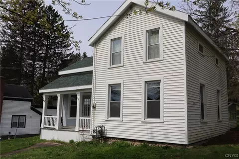 33 Warren St, Tully, NY 13159
