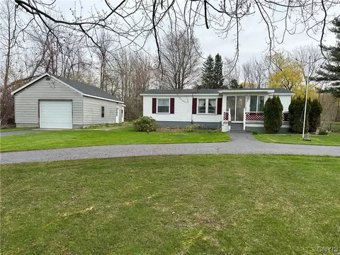 511 W Lake Rd, Oswego, NY 13126