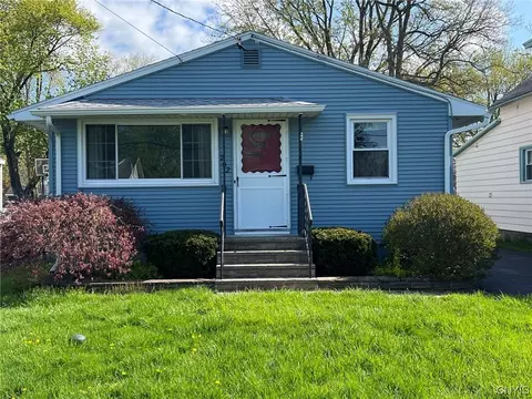202 Beechwood Ave, Salina, NY 13088