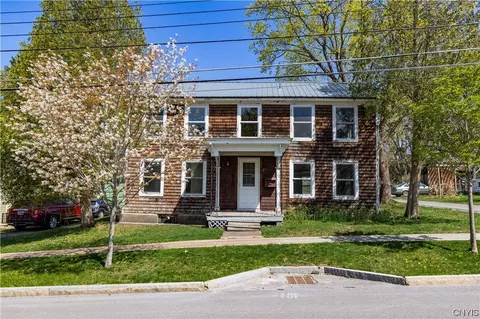 27 Burr St, Cazenovia, NY 13035
