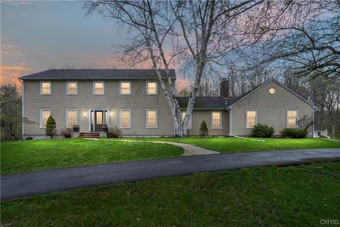 8952 Owahgena Rd, Manlius, NY 13104