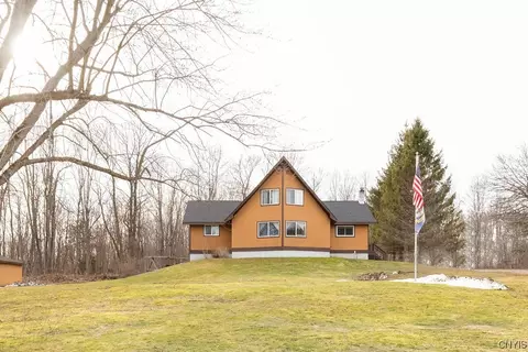 33 Bunker Hill Rd, Oswego, NY 13126