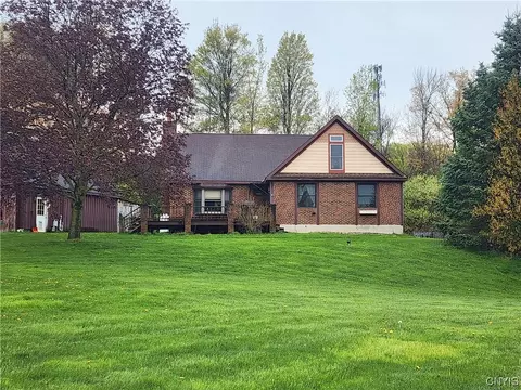 2933 Lords Hill Rd, Onondaga, NY 13120