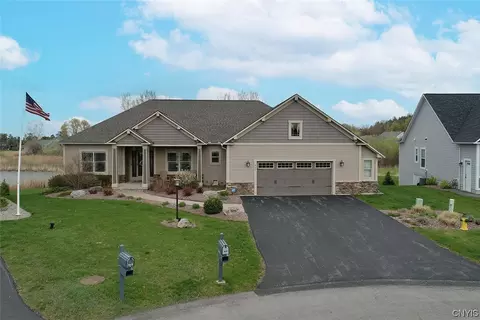 209 Mandarin Cir, Manlius, NY 13104