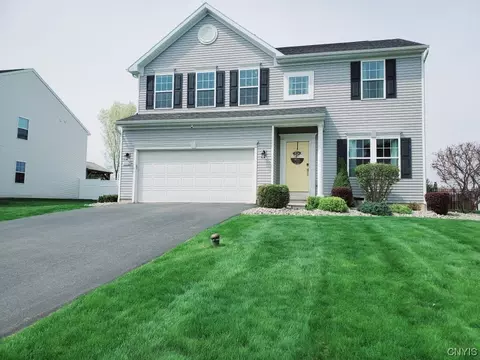 8802 Norcross Dr, Clay, NY 13041