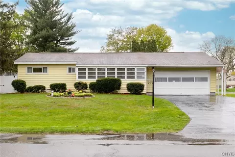 115 Colonial Dr, Syracuse, NY 13212